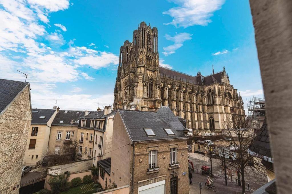 Family Avec Vue Sur La Cathedrale De Reims Lägenhet Exteriör bild