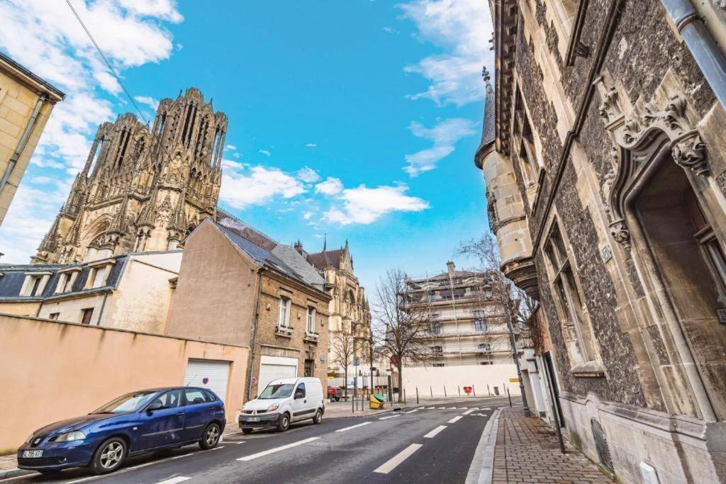 Family Avec Vue Sur La Cathedrale De Reims Lägenhet Exteriör bild